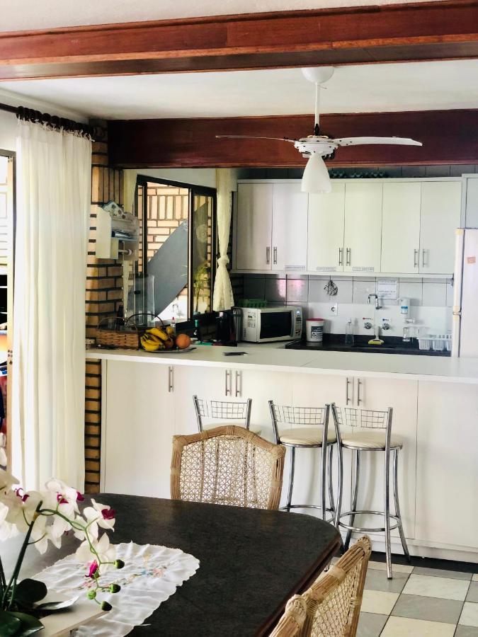 Quatro Ilhas Beach Hostel บอมบินญัส ภายนอก รูปภาพ
